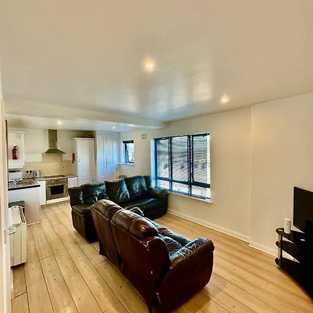 Overlooking Centre Apartment *